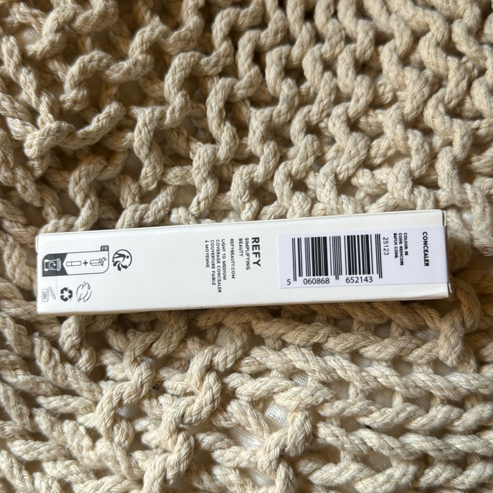 REFY 05 Concealer - Picture 2 of 3